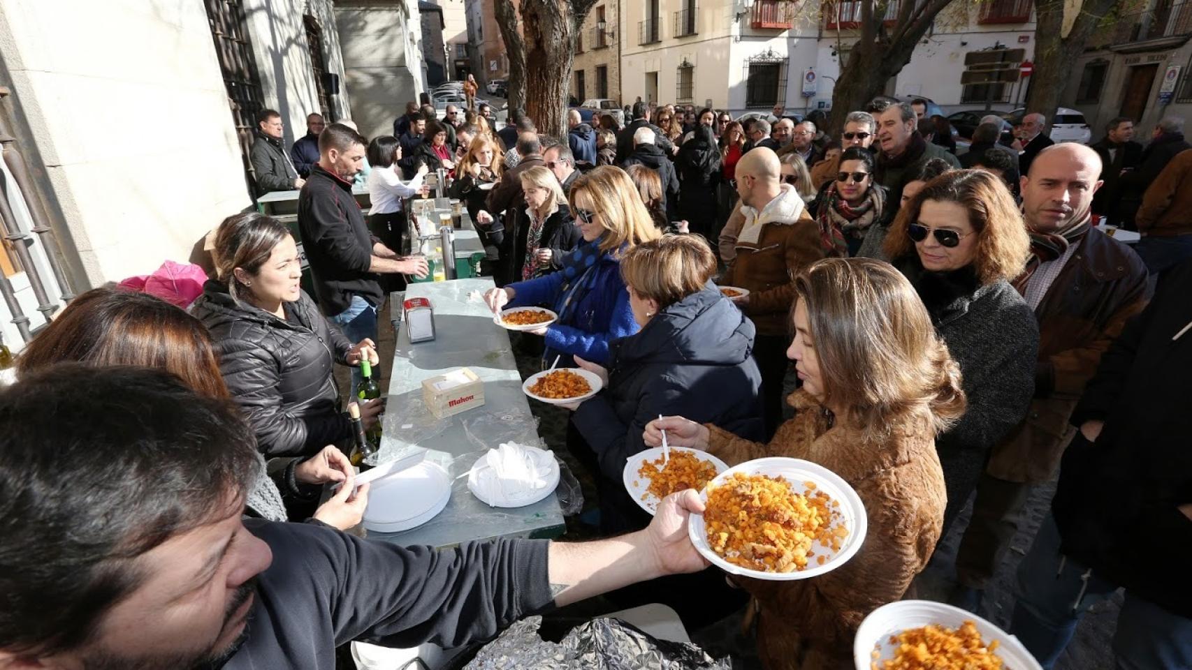Las tradicionales migas de la Diputación de Toledo y Onda Cero abren el telón de la Navidad 1
