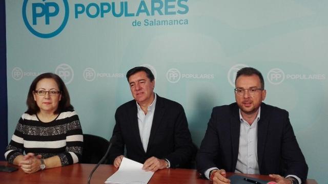 Los diputados María Jesús Moro y Bermúdez de Castro, y el senador Bienvenido de Arriba