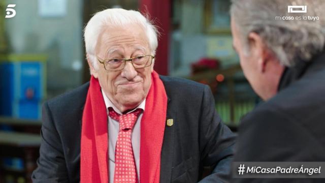 El Padre Ángel: Los que maldicen a los gais en sus homilías son malas personas