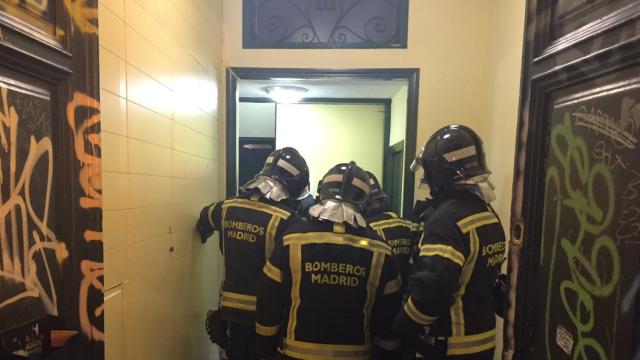 Actuación de los bomberos en un ascensor