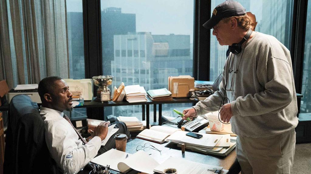 Aaron Sorkin junto a Idris Elba.