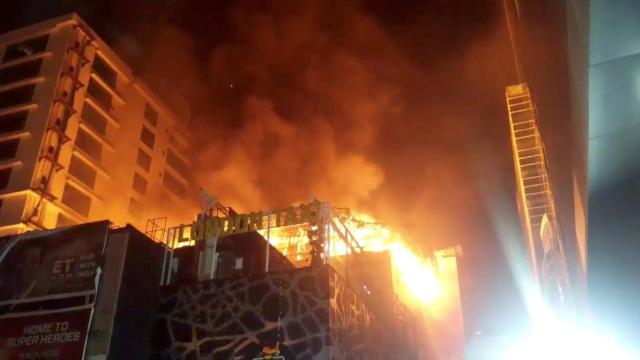 Al menos 14 muertos por un incendio en un restaurante en Bombay