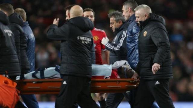 Lukaku, retirado en camilla. Foto: Twitter (@chirichampions).