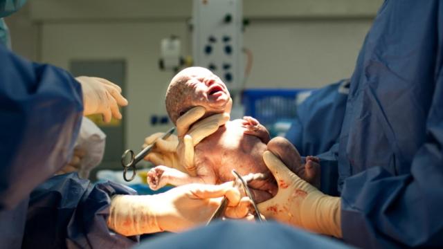 Garantizar la seguridad de madre y bebé en un parto doméstico vuelve a ser tema de debate