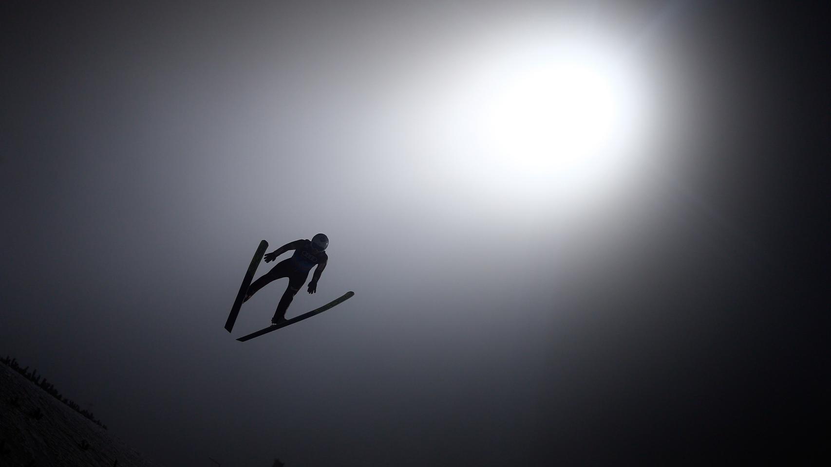 Kamile Stoch también se impuso en Bischofshofen logrando el pleno en los Cuatro Trampolines. / Reuters