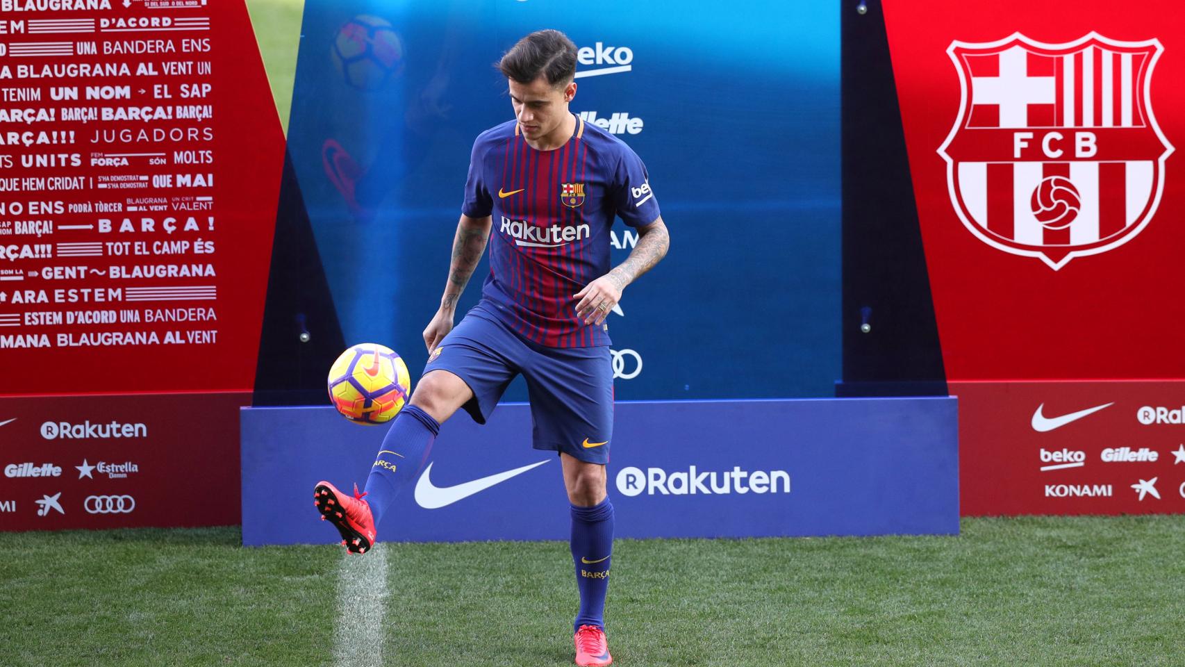 Coutinho da sus primeros toques como azulgrana.