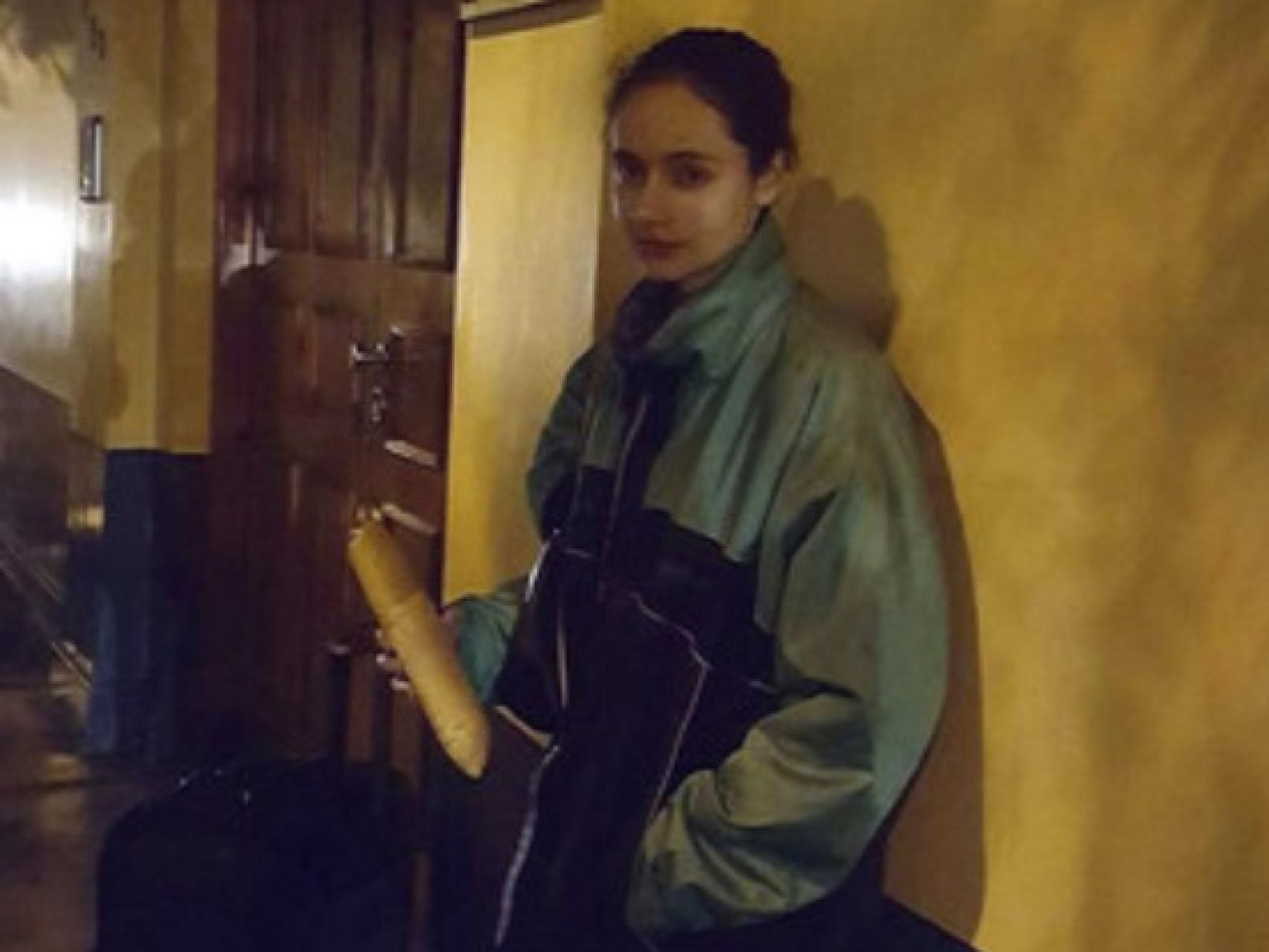 La última foto de Patricia Aguilar, junto al consulado español en Perú.