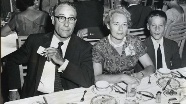 Image: Entre ellos. Recuerdos de mis padres