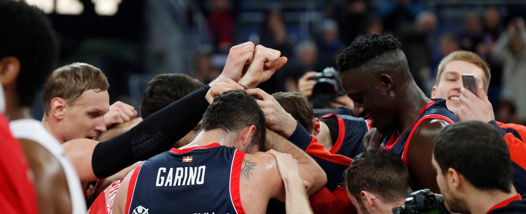 Jugadores del Baskonia en un partido.