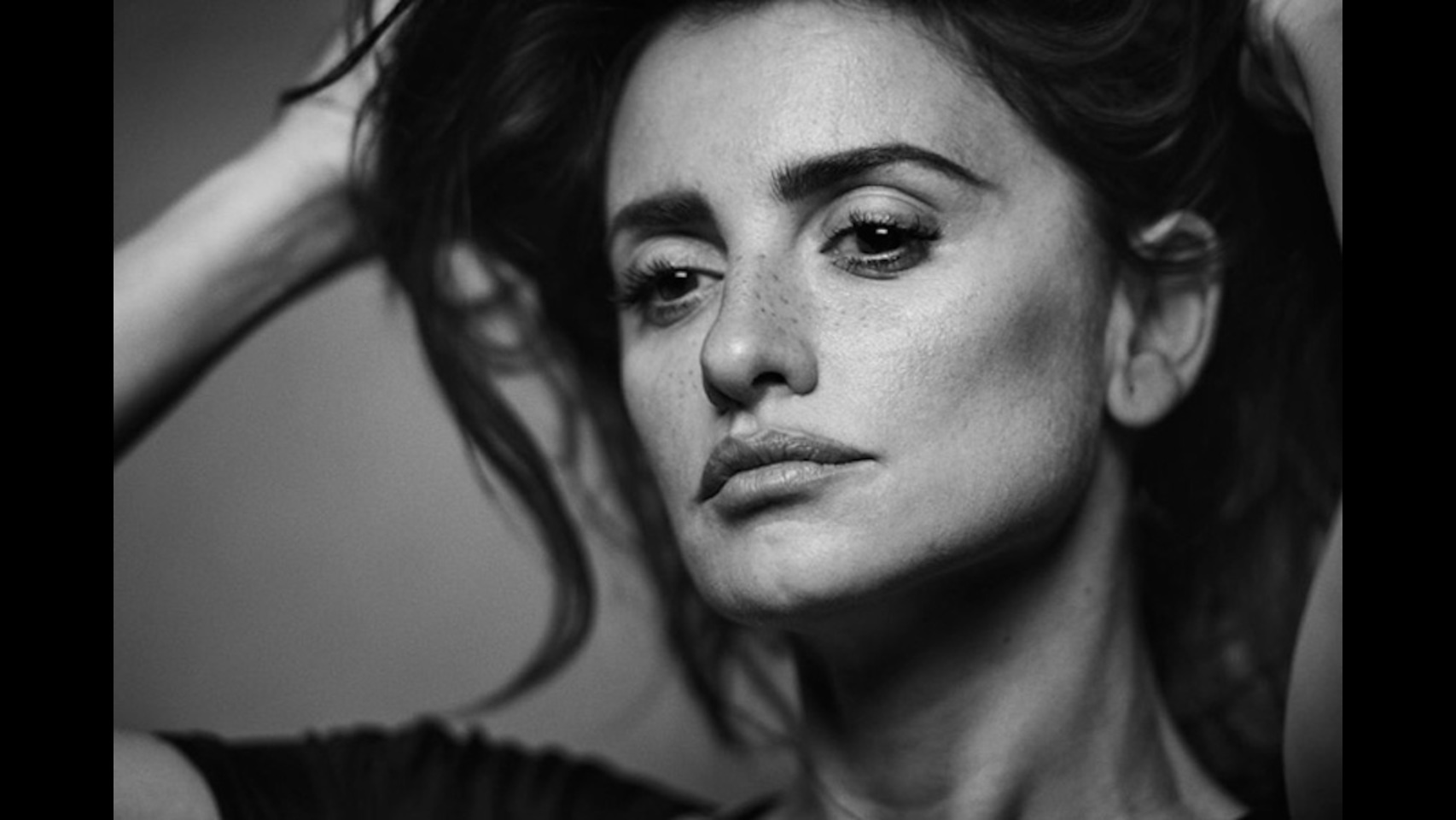 una de las mujeres fotografiadas por Peter Lindbergh para Shadows on the wall.