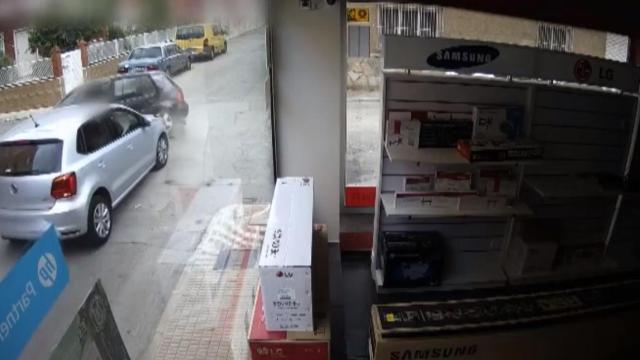 Los jóvenes están acusados de falsedad documental y estafa.