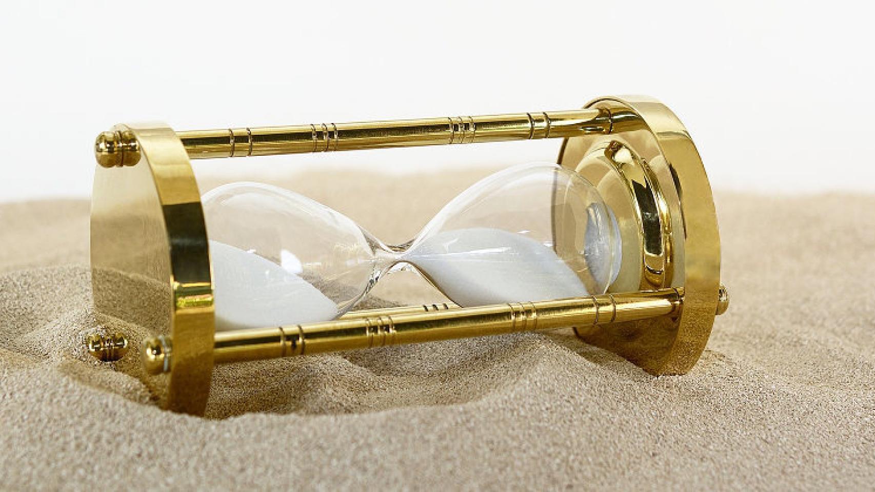 Un reloj de arena.