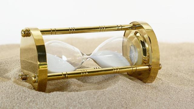 Un reloj de arena.