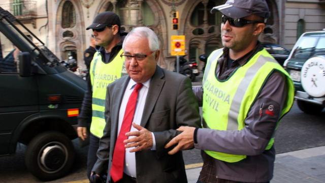 Andreu Viloca, durante uno de los registros de la Guardia Civil./