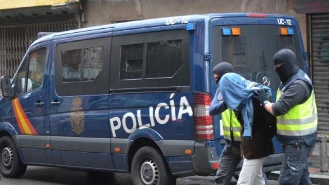Momento en el que la Policía detiene a uno de los tres marroquíes juzgados.