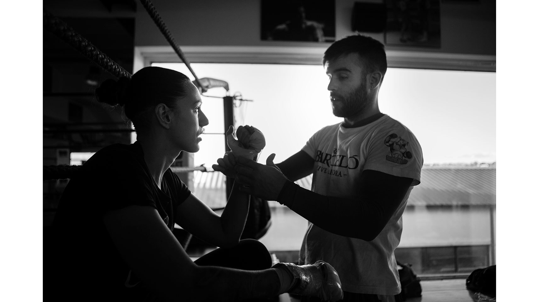 Nicolás González venda a Joana Pastrana / Moeh Atitar