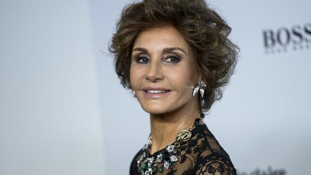 Naty Abascal posando en un evento.