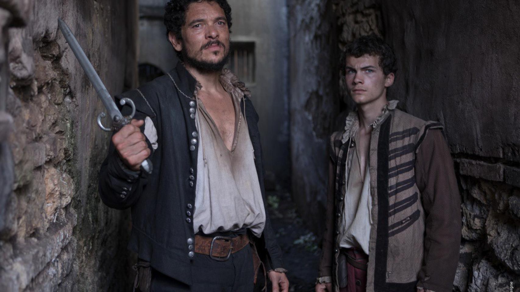 Fotograma de 'La peste', una de las series de producción propia de Movistar+, incluida en los paquetes Fusión de Telefónica.