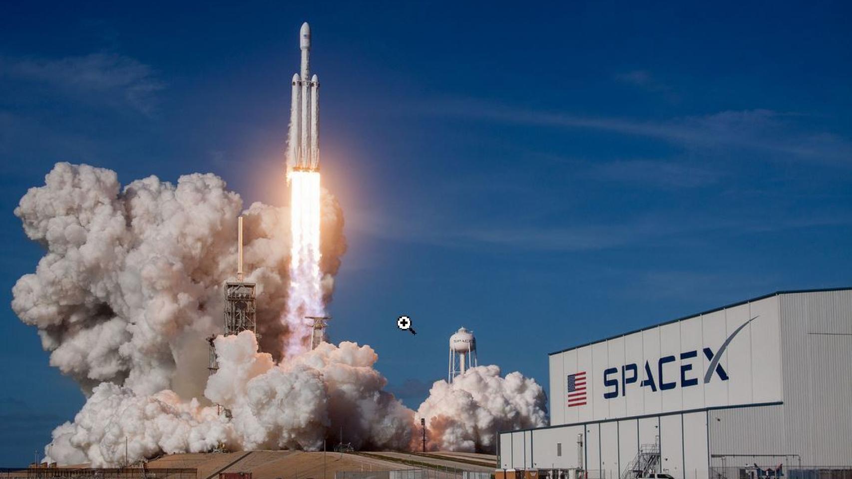 Falcon Heavy despegando