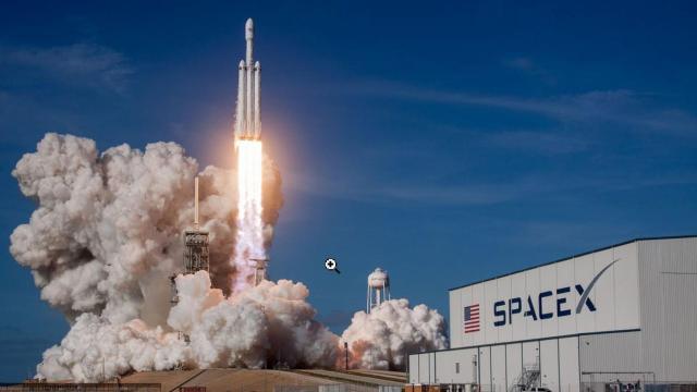 Falcon  Heavy despegando