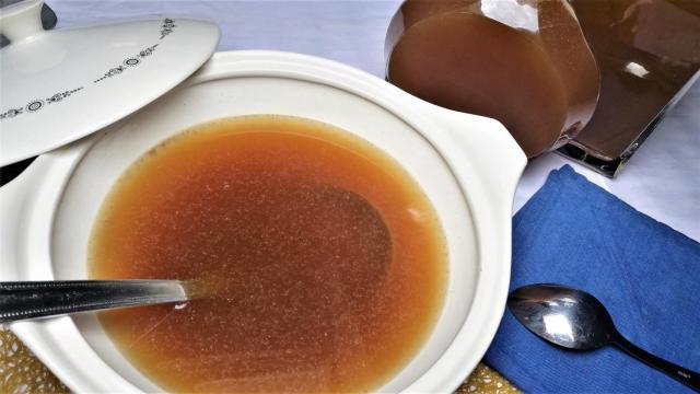 Caldo-fondo-oscuro-carne_empl