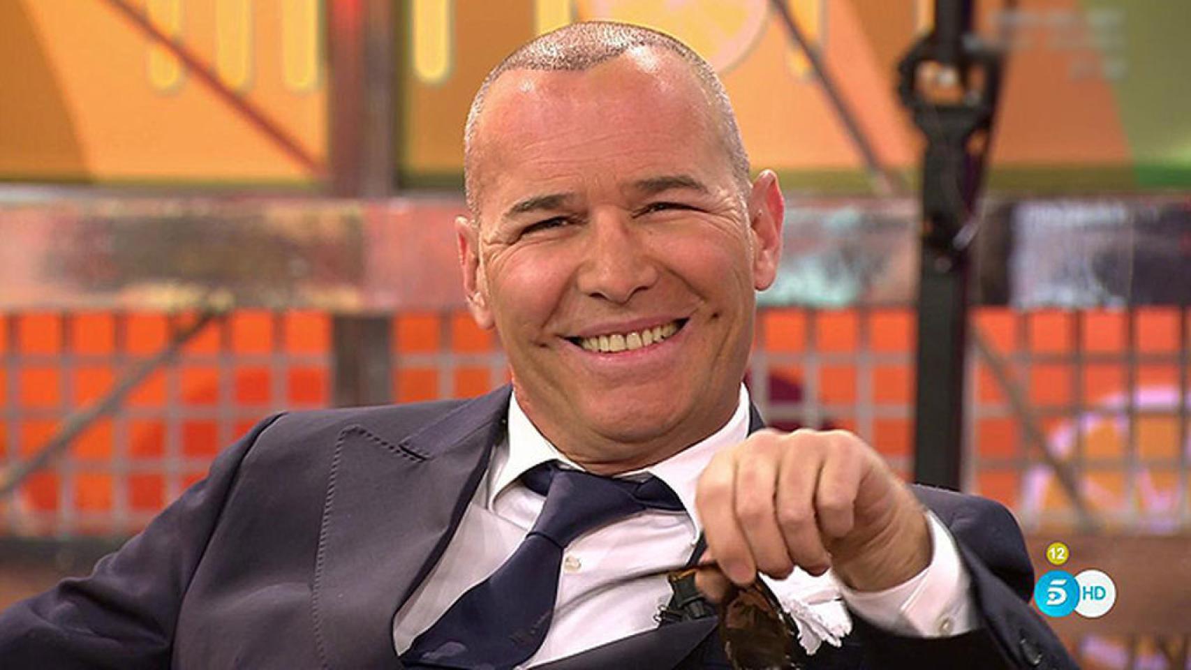 Carlos Lozano asusta en 'Sálvame' con su cambio de imagen