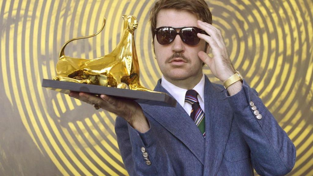 Albert Serra con el Leopardo de Oro.