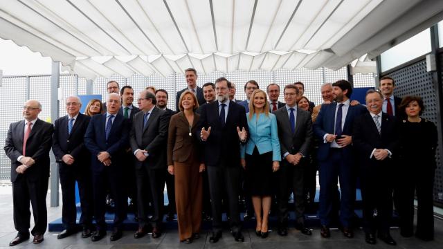 El presidente del Gobierno con los barones este lunes en Génova.