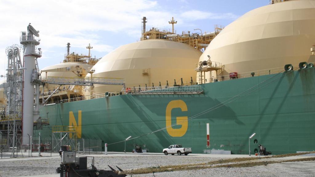 Buque metanero, encargado del transporte de gas.