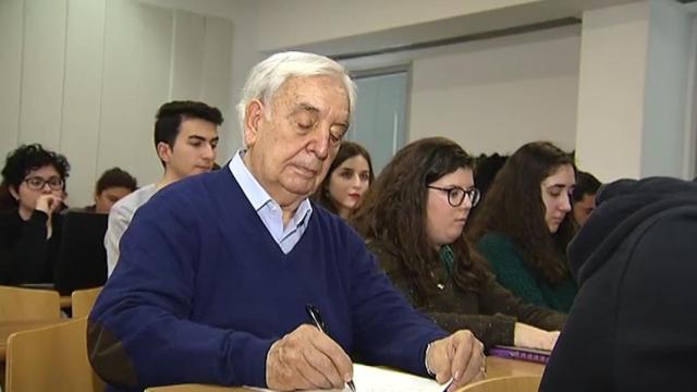 Miguel estudia Historia en la facultad de la Universidad de Valencia.