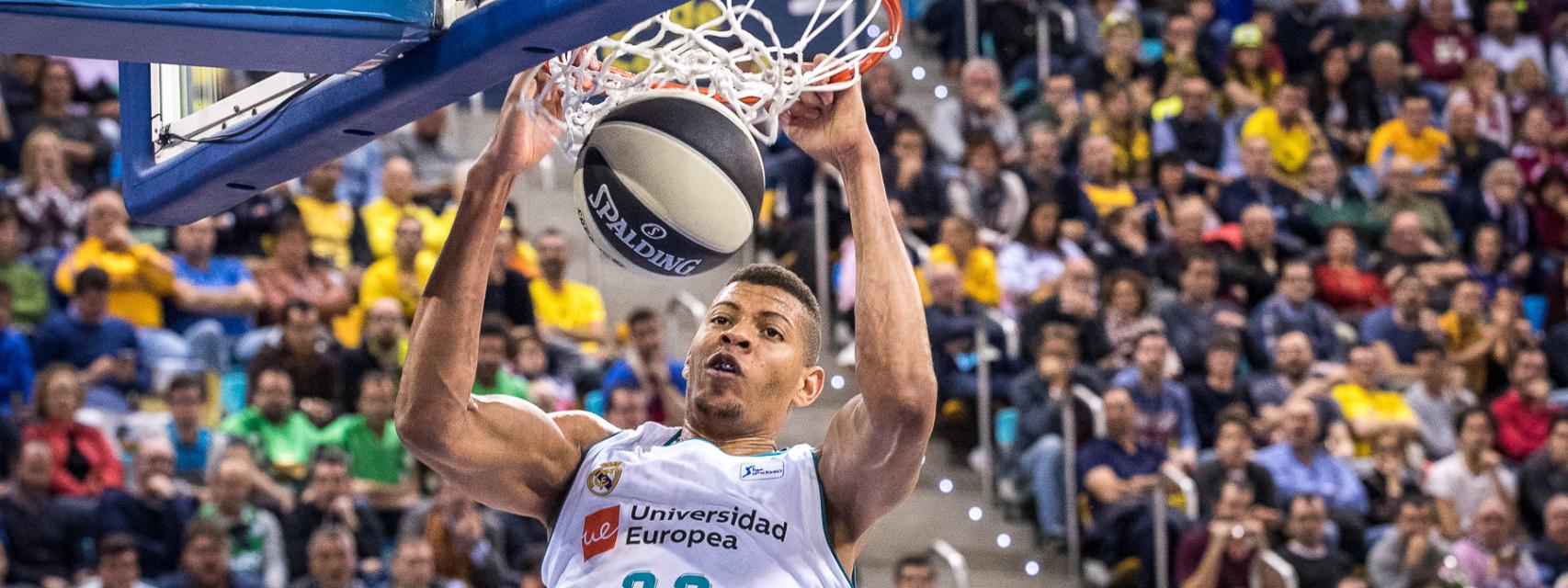 Walter Tavares en pleno mate ante el Unicaja.