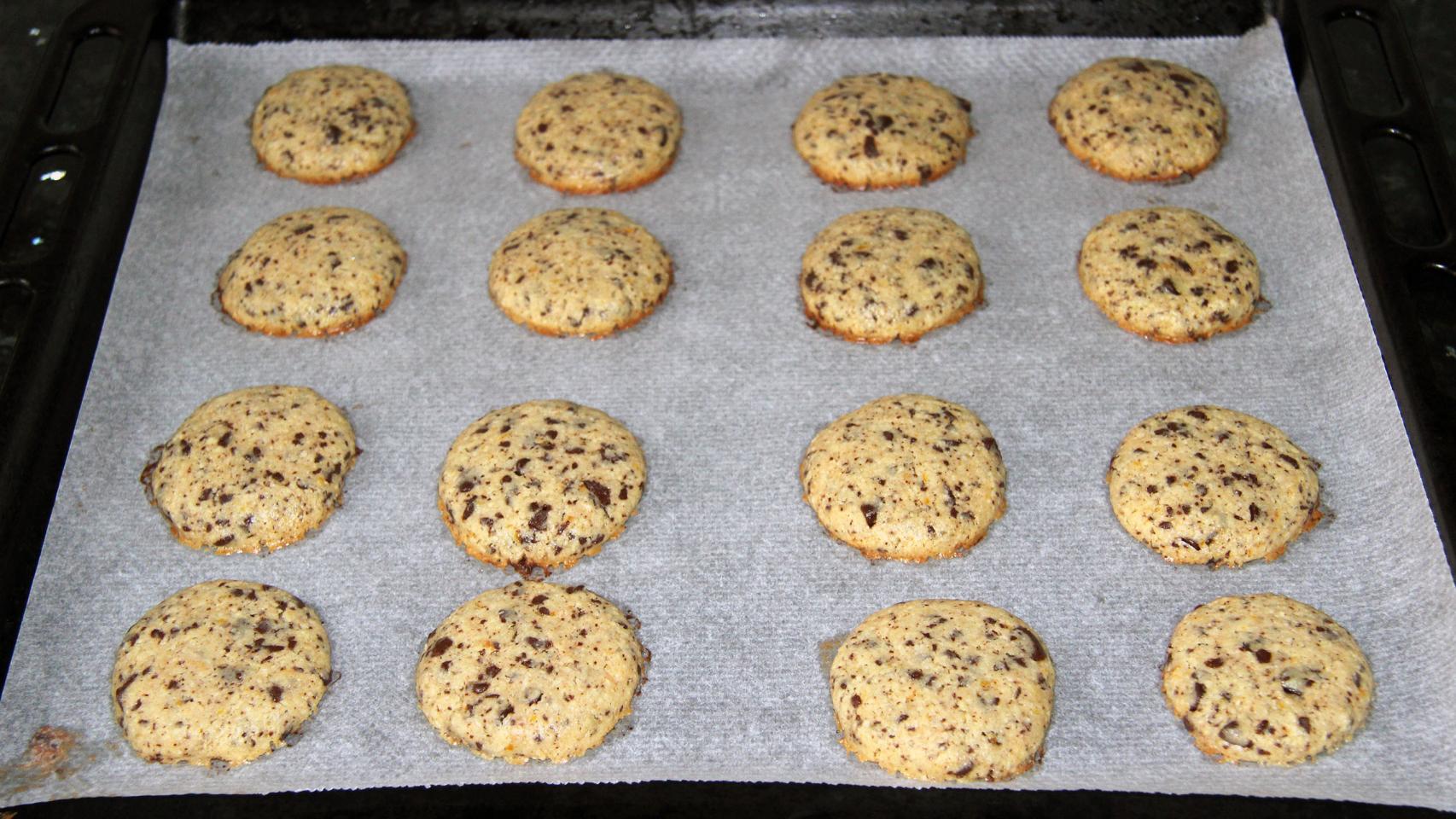 GALLETAS DE ESPELTA, ALMENDRA, NARANJA Y CHIPS DE CHOCOLATE 12