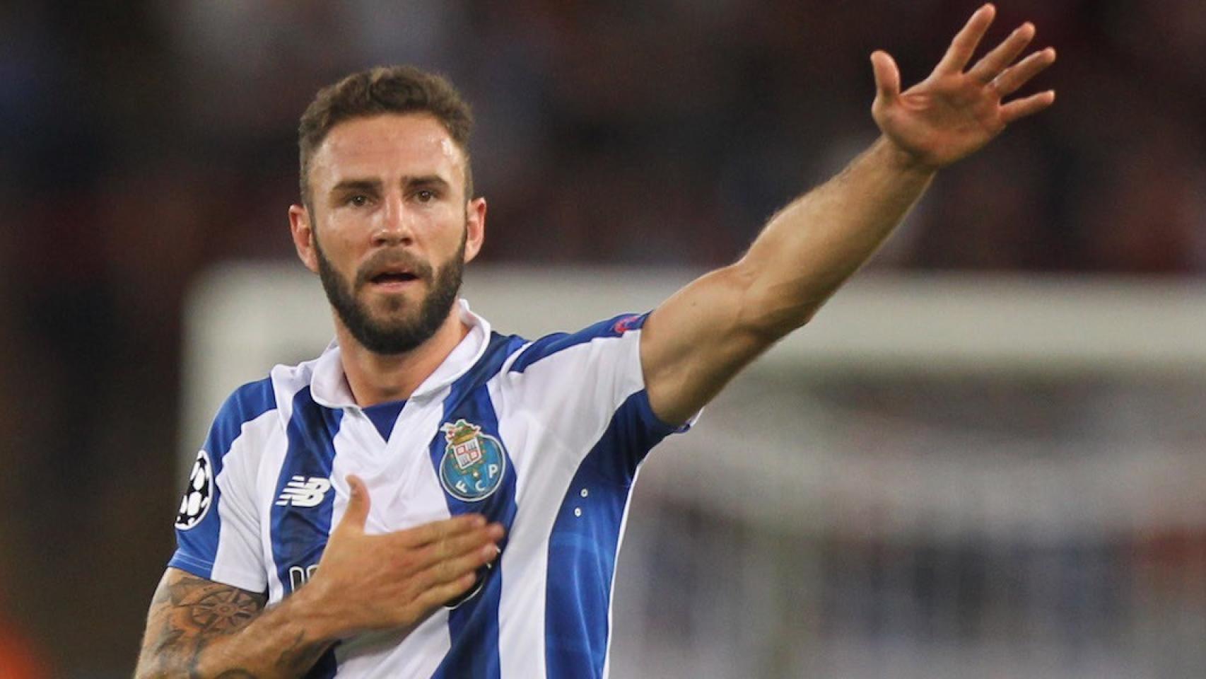 El jugador del Porto Miguel Layun.