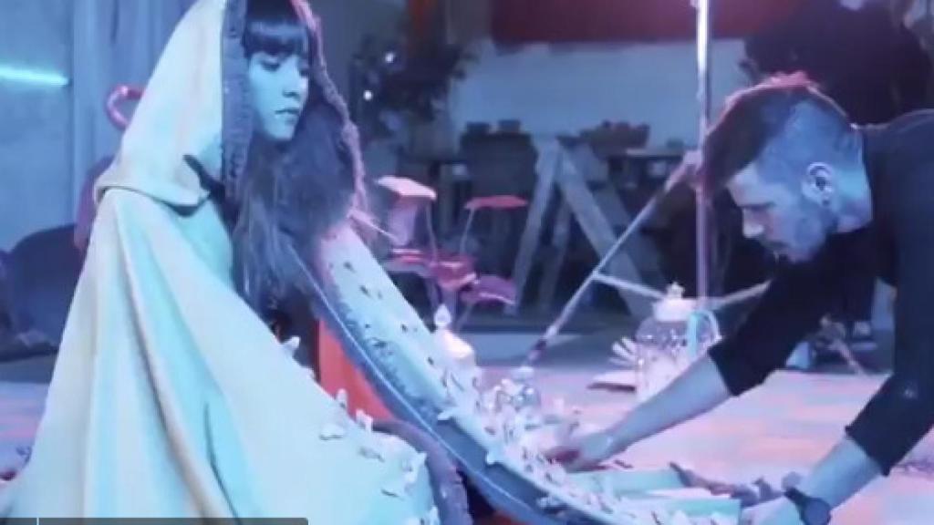 Primeras imágenes del videoclip de 'Lo malo' con Aitana War