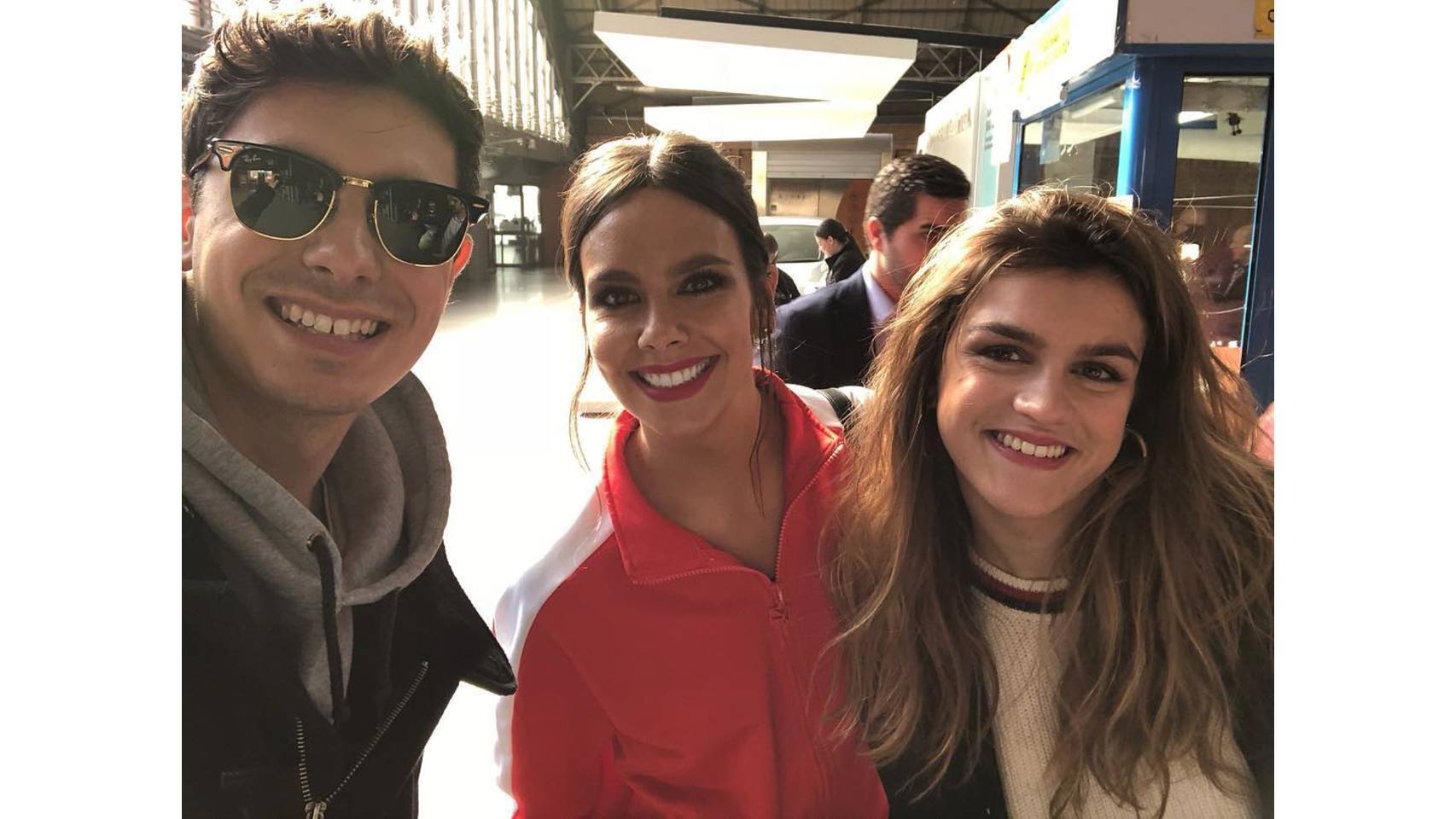 La presentadora Cristina Pedroche coincide en la estación de tren con la pareja del momento, Amaia y Alfred.