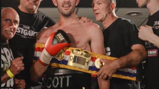 Scott Wesgarth junto a su equipo.