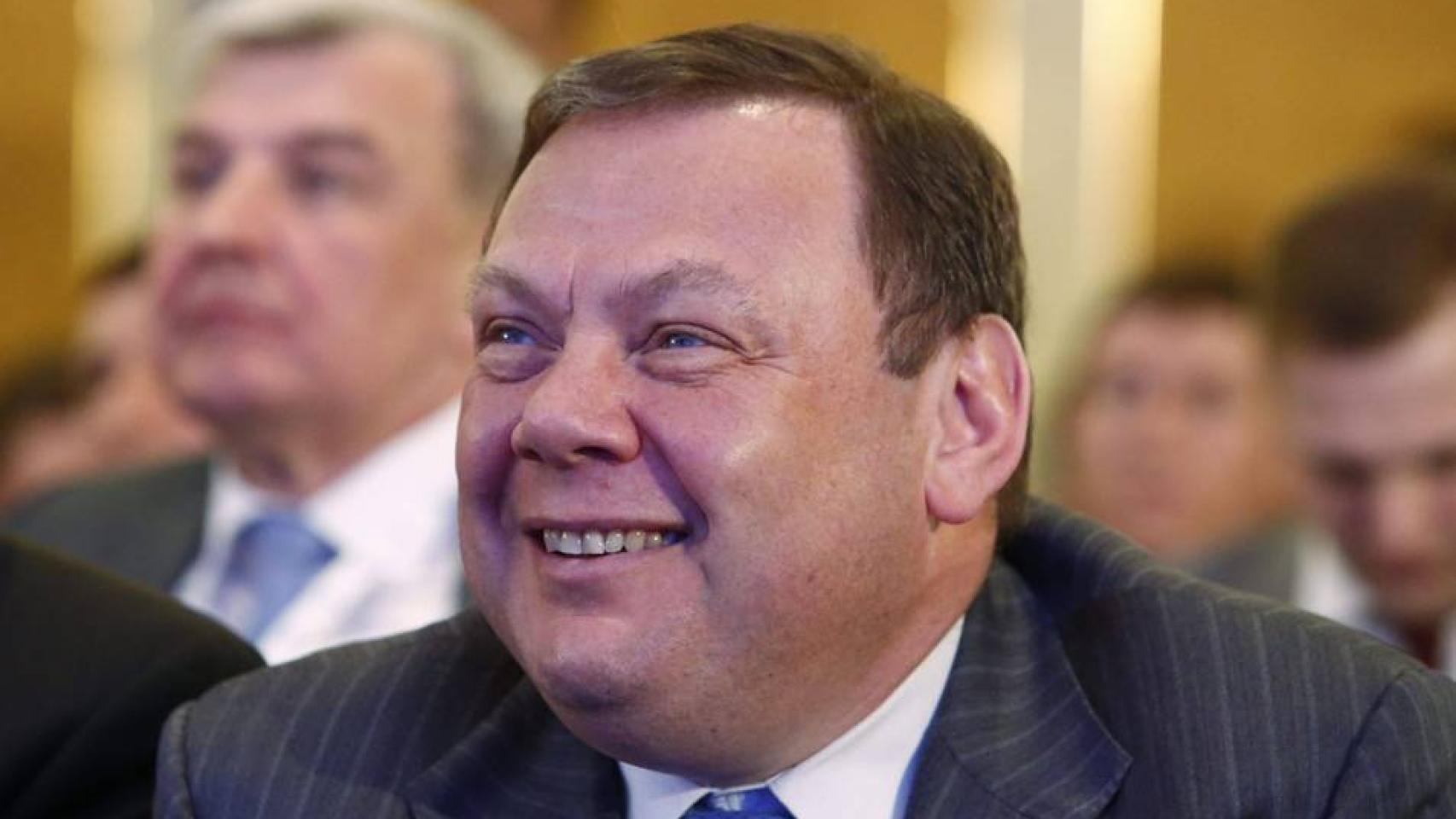 El inversor ruso Mikhail Fridman, con la ayuda de Goldman Sachs, llega al 25% en Dia.