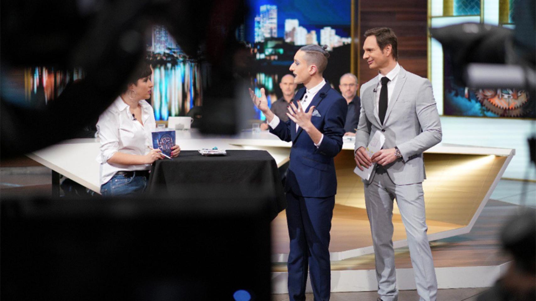 TVE recompensa a Cárdenas: renueva ‘Pura magia’ a cambio de ‘Hora punta’