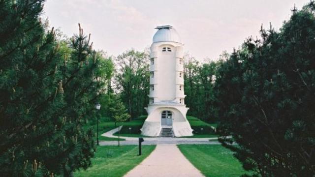 Image: La Relatividad en la Torre Einstein