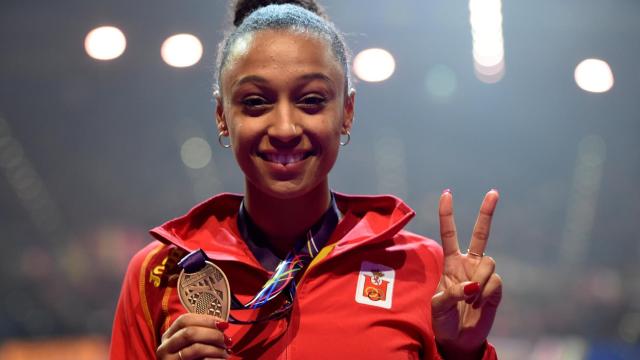 Ana Peleteiro, con la medalla de bronce.