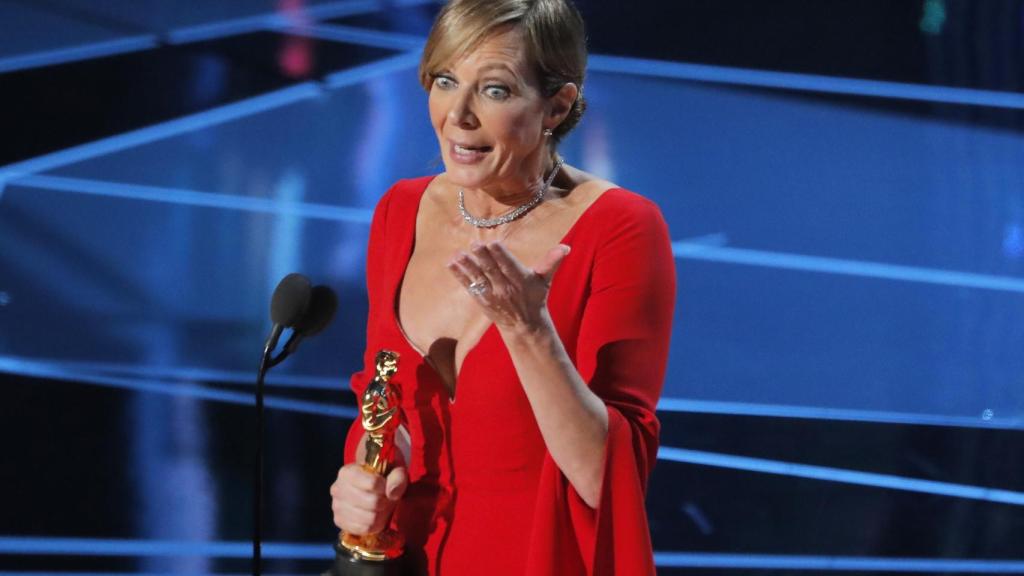 Allison Janney recoge su estatuilla