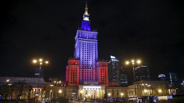 El Palacio de la Cultura de Varsovia alberga el multicine más popular de la ciudad, una universidad, varios museos y hasta un auditorio donde actuaron los Rolling Stones.