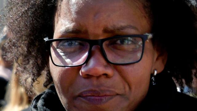 Ana Julia, en una manifestación de estas semanas, con una camiseta con la imagen de Gabriel.