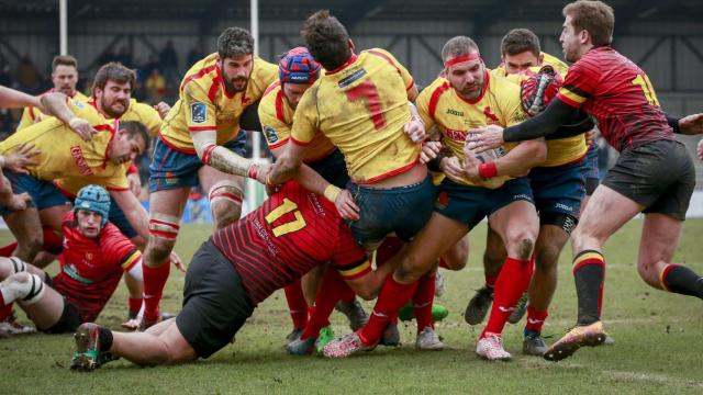 Los jugadores de la selección española de rugby en el partido ante Bélgica.