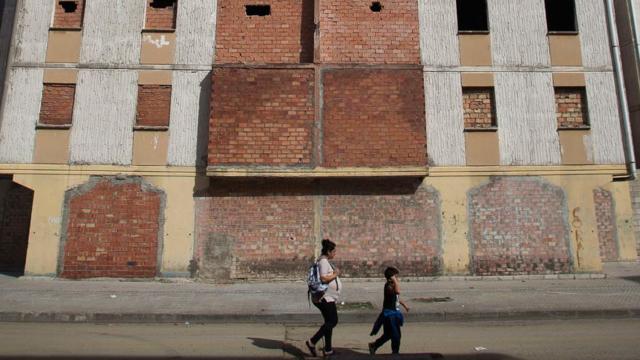 Un bloque de la barriada Martínez Montañés,  ubicada dentro del conjunto residencial conocido como Las Tres Mil Viviendas de Sevilla.