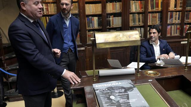 El alcalde de Antequera, Manolo Barón, junto al empresario Juan Carlos Estrada