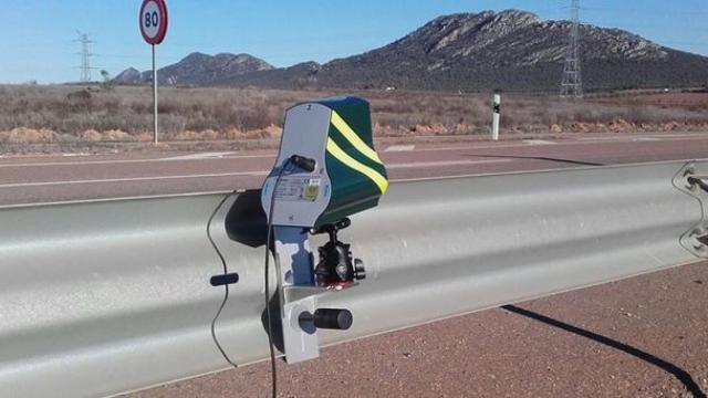 El velolaser de la DGT: pequeño, compacto e infalible.