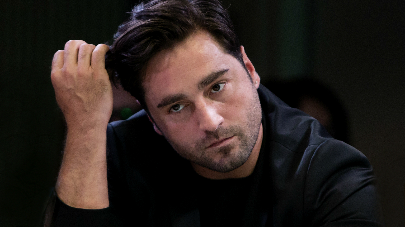 El cantante responderá a la revista pero no a las preguntas importantes.