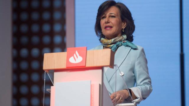 Ana Botín, presidenta del Banco Santander, durante su discurso en la Junta General de Accionistas celebrada en Santander.