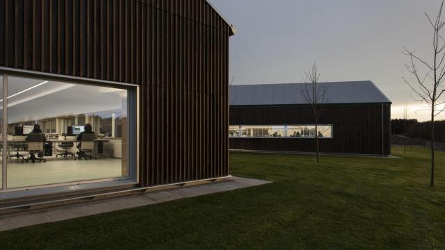Exterior de las nuevas ofi cinas de Norvento en Lugo.